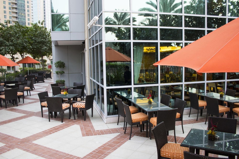 Wyndham Downtown Dubai — Restaurant & bars in Dubai