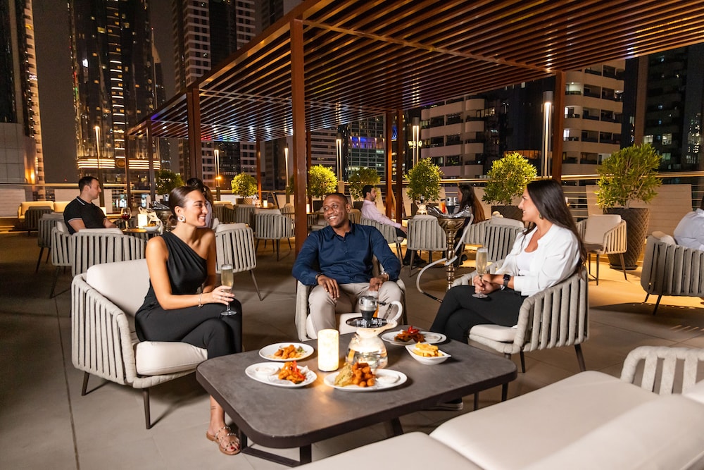 Towers Rotana — Restaurant & bars in Dubai