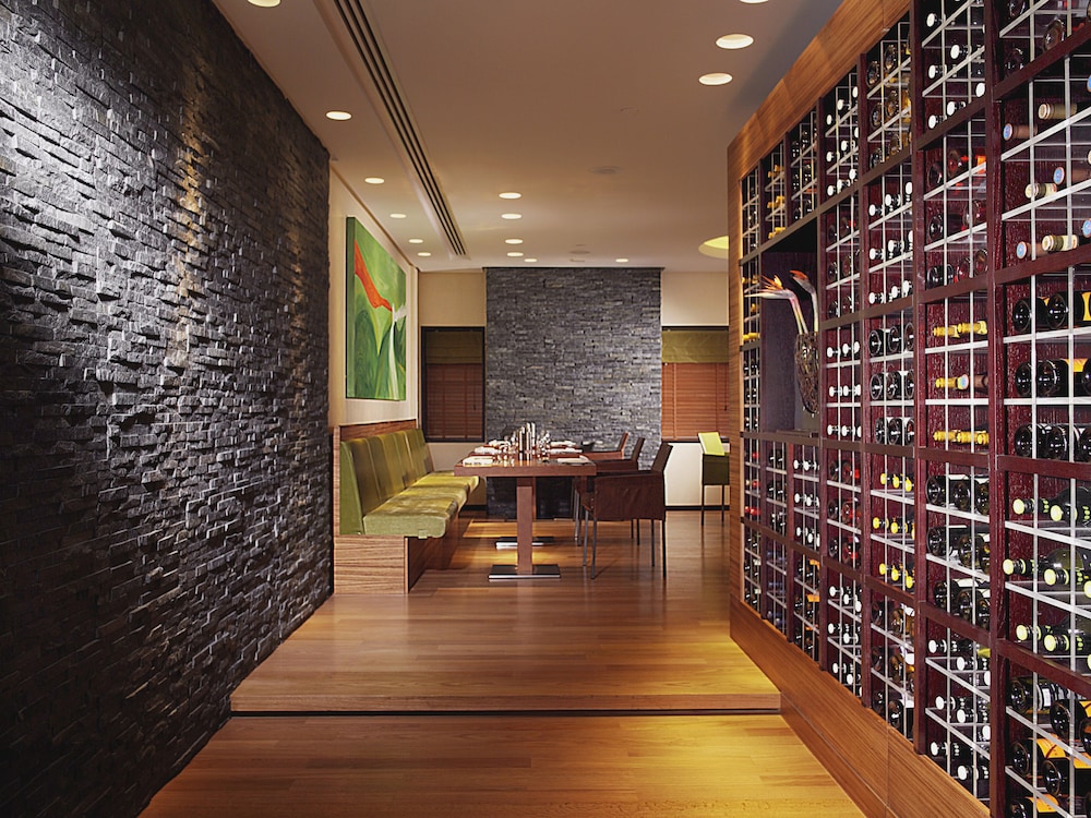 Towers Rotana — Restaurant & bars in Dubai