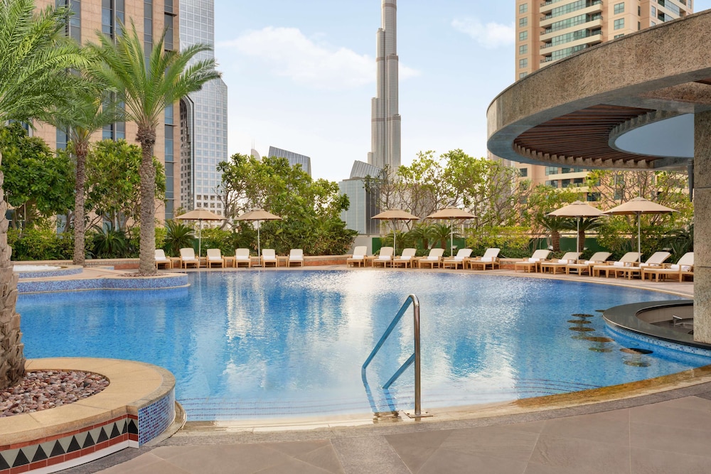 Shangri-La Dubai — Swimming pool in Dubai