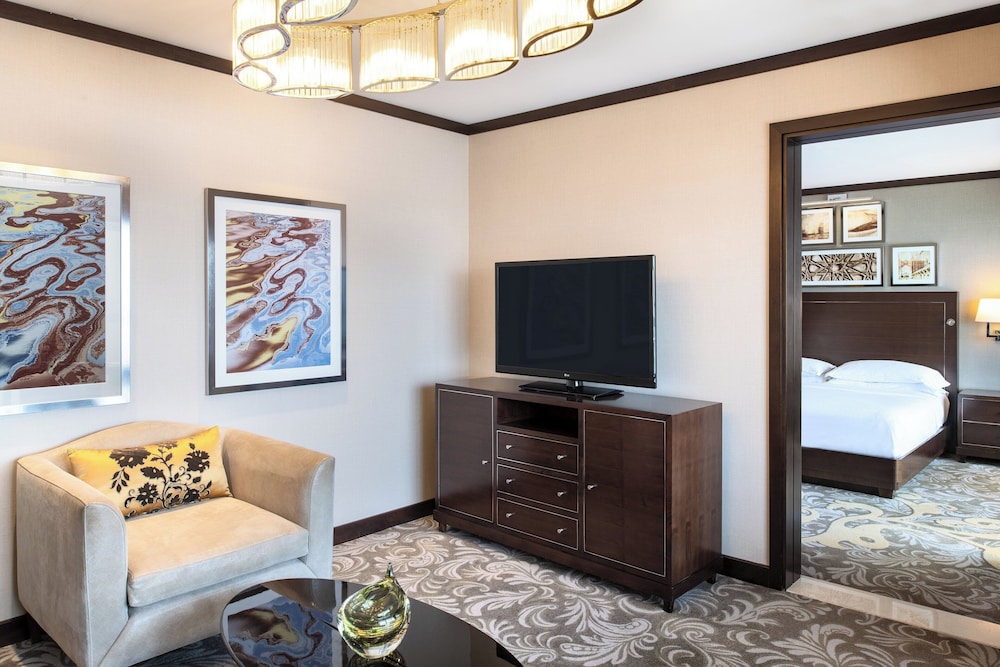 Sheraton Dubai Creek Hotel & Towers — Hotel rooms in Dubai