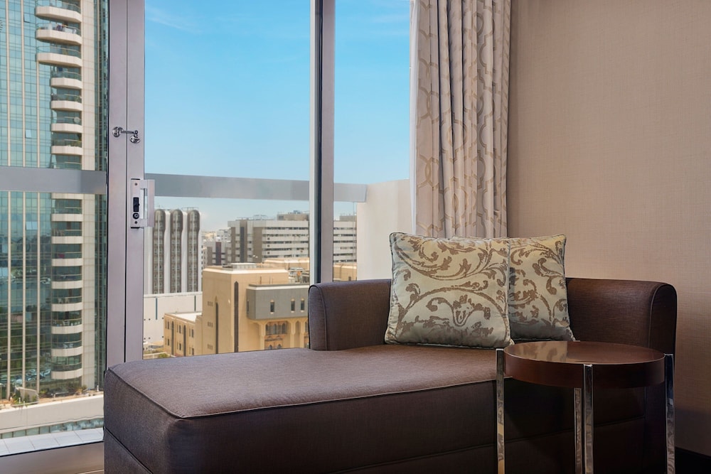 Sheraton Dubai Creek Hotel & Towers — Hotel rooms in Dubai