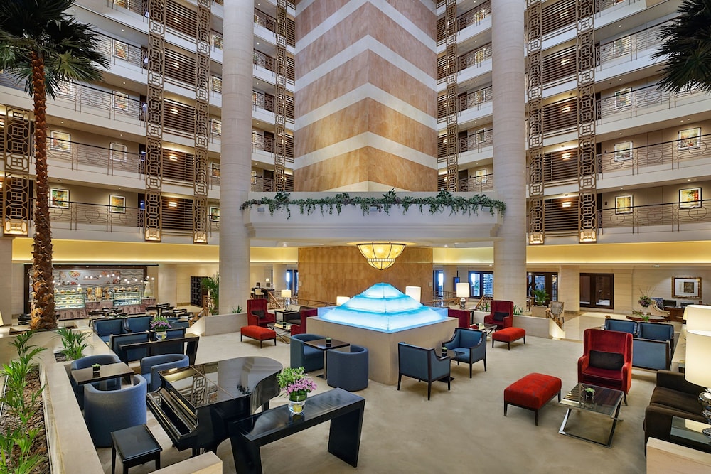 Sheraton Dubai Creek Hotel & Towers — Hotel building in Dubai