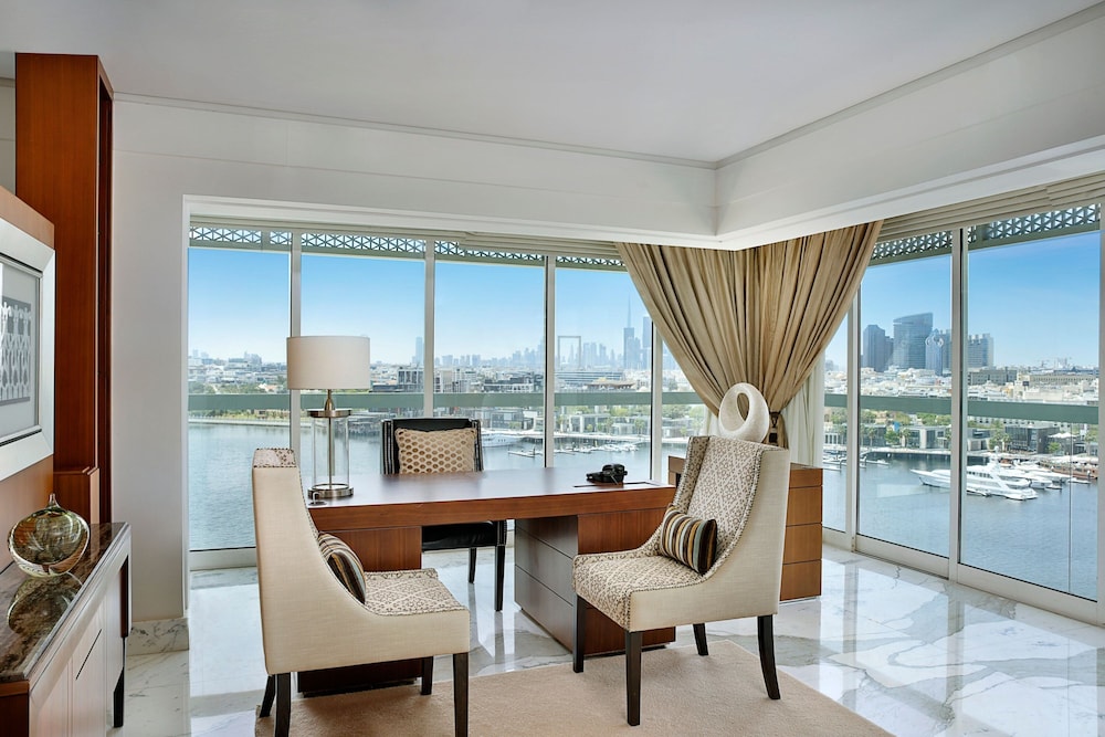 Sheraton Dubai Creek Hotel & Towers — Hotel rooms in Dubai