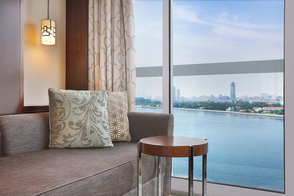 Sheraton Dubai Creek Hotel & Towers — Hotel rooms in Dubai