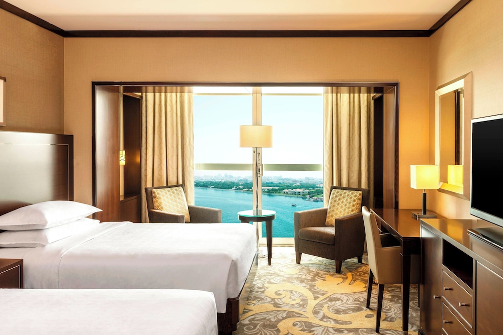 Sheraton Dubai Creek Hotel & Towers — Hotel rooms in Dubai