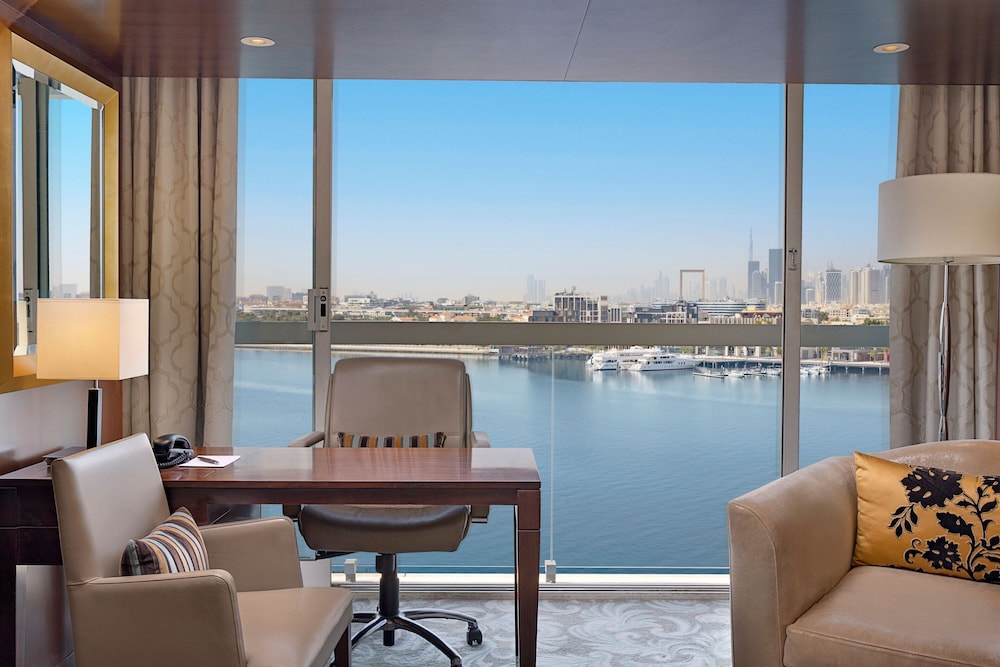 Sheraton Dubai Creek Hotel & Towers — Hotel rooms in Dubai