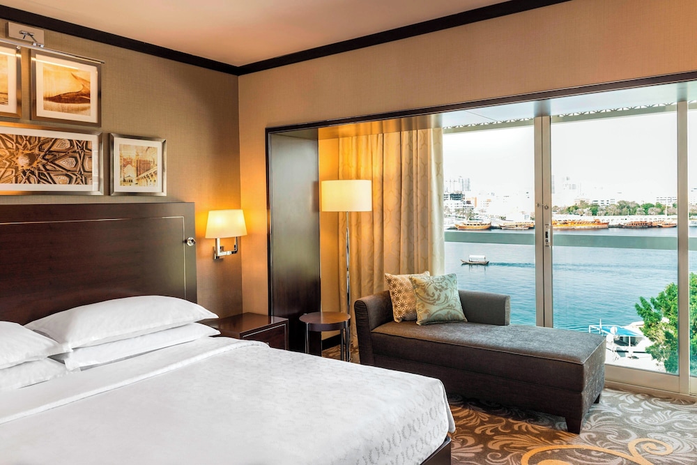 Sheraton Dubai Creek Hotel & Towers — Hotel rooms in Dubai