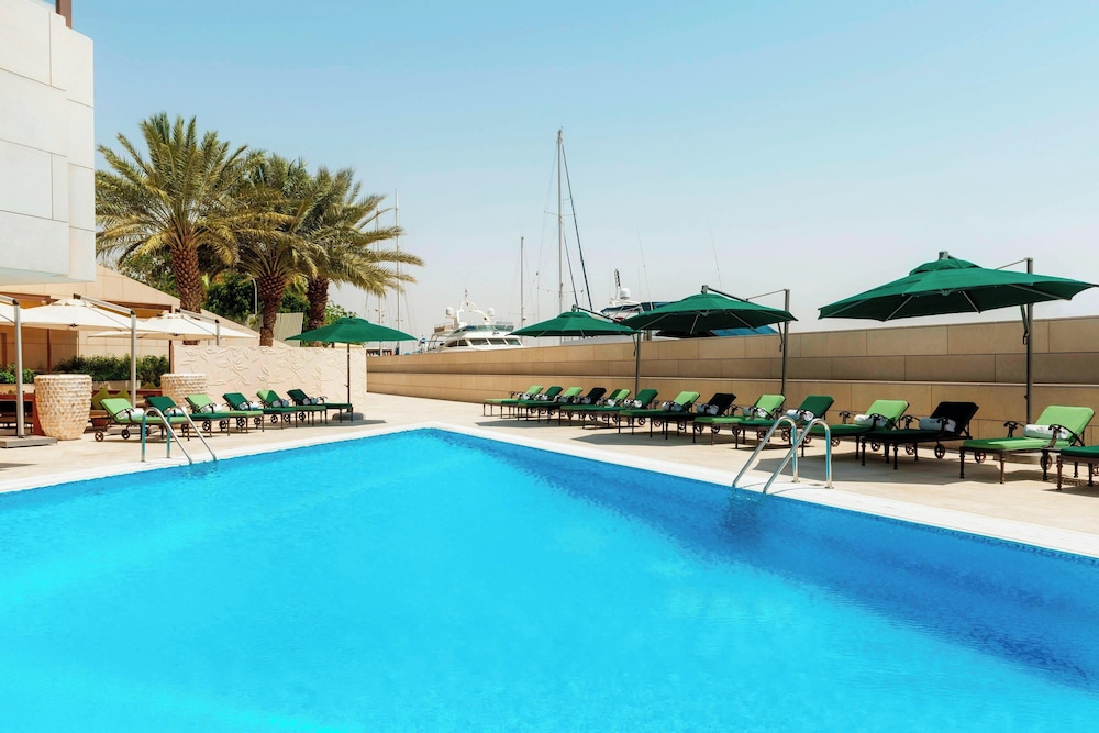 Sheraton Dubai Creek Hotel & Towers — Swimming pool in Dubai