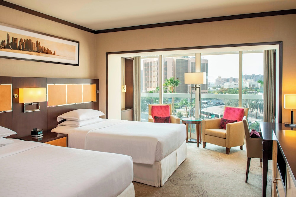 Sheraton Dubai Creek Hotel & Towers — Hotel rooms in Dubai