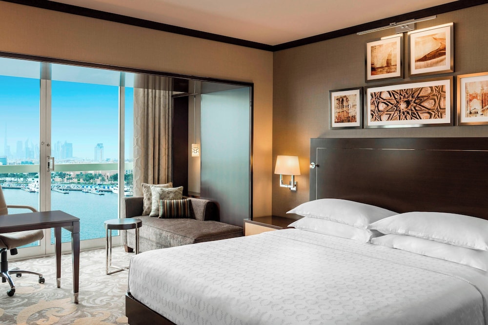 Sheraton Dubai Creek Hotel & Towers — Hotel rooms in Dubai