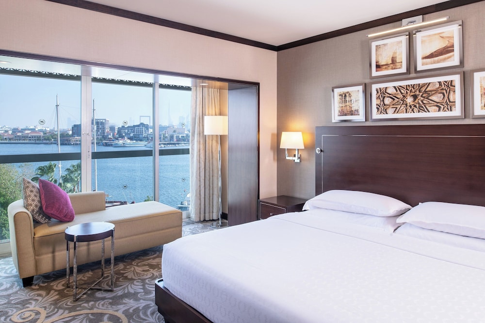 Sheraton Dubai Creek Hotel & Towers — Hotel rooms in Dubai