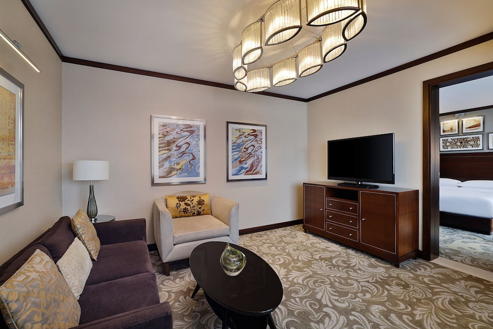 Sheraton Dubai Creek Hotel & Towers — Hotel rooms in Dubai