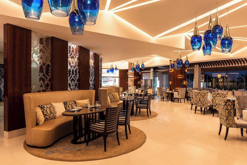 Sheraton Dubai Creek Hotel & Towers — Restaurant & bars in Dubai