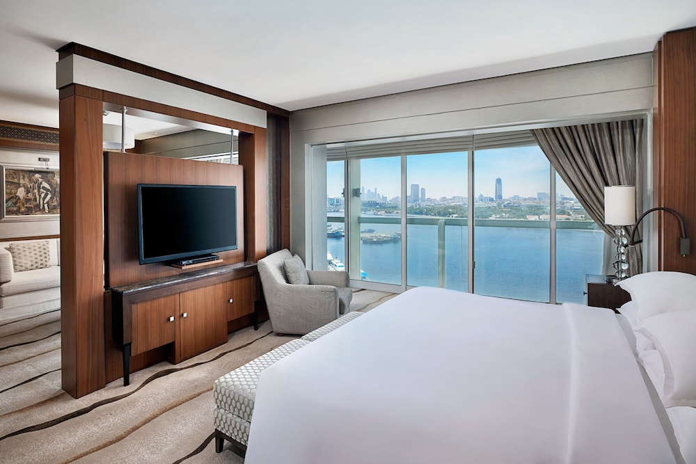 Sheraton Dubai Creek Hotel & Towers — Hotel rooms in Dubai