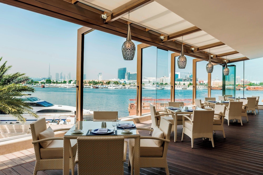 Sheraton Dubai Creek Hotel & Towers — Restaurant & bars in Dubai