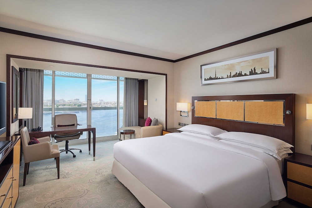 Sheraton Dubai Creek Hotel & Towers — Hotel rooms in Dubai