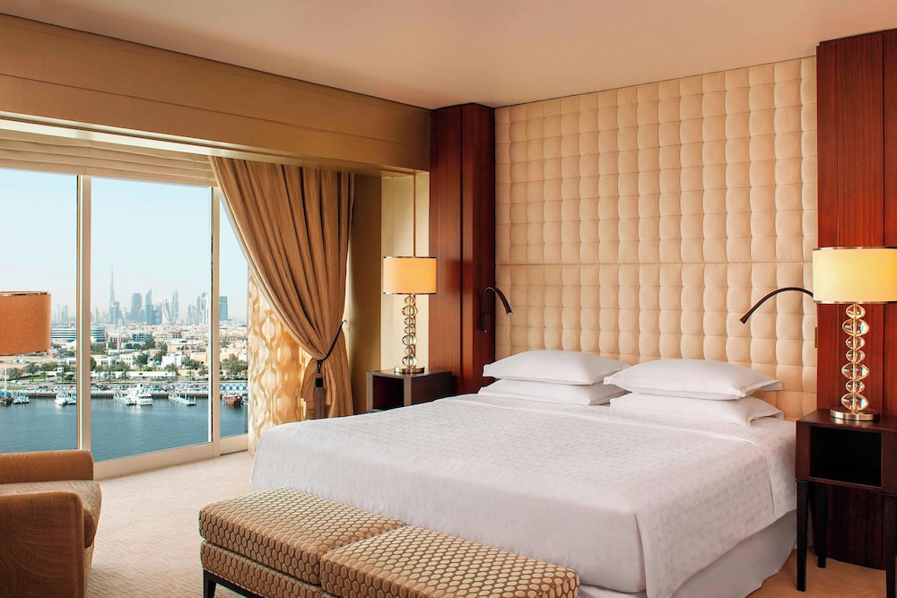 Sheraton Dubai Creek Hotel & Towers — Hotel rooms in Dubai