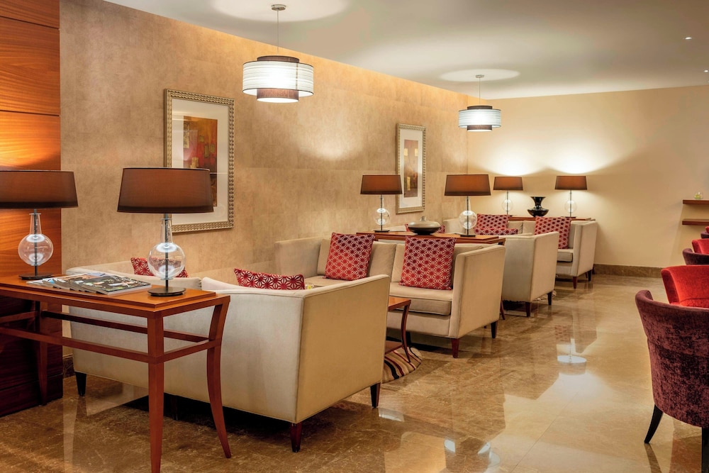 Sheraton Dubai Creek Hotel & Towers — Restaurant & bars in Dubai