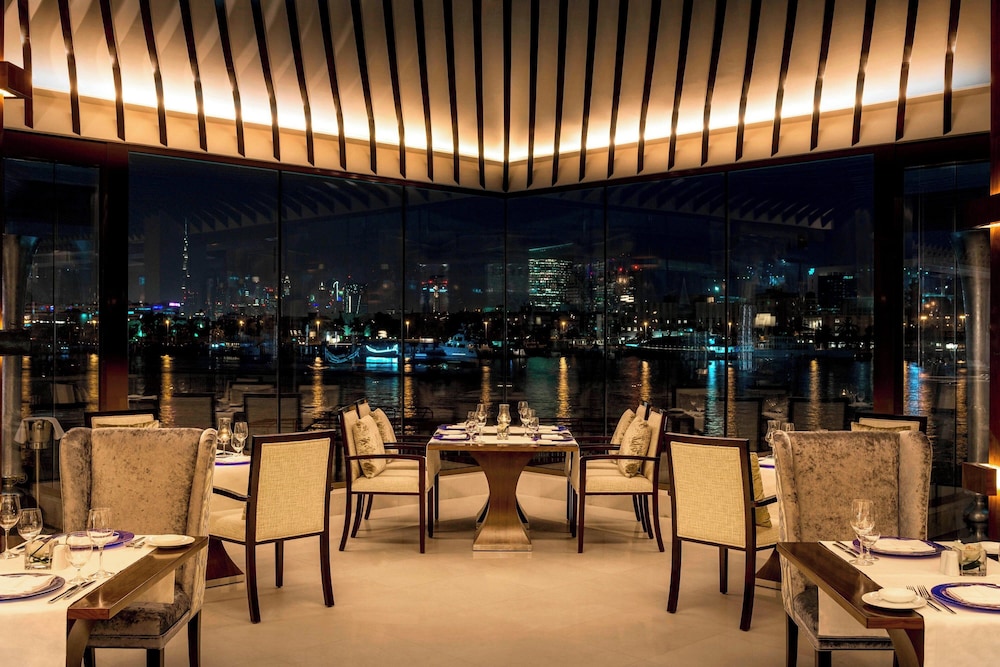 Sheraton Dubai Creek Hotel & Towers — Restaurant & bars in Dubai