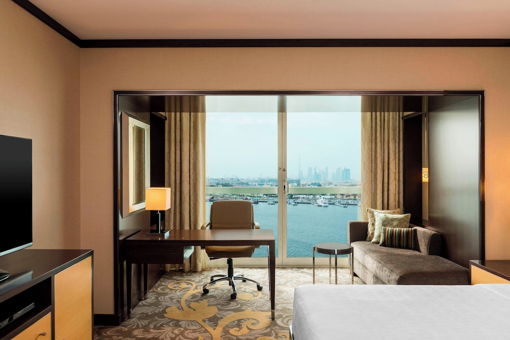 Sheraton Dubai Creek Hotel & Towers — Hotel rooms in Dubai