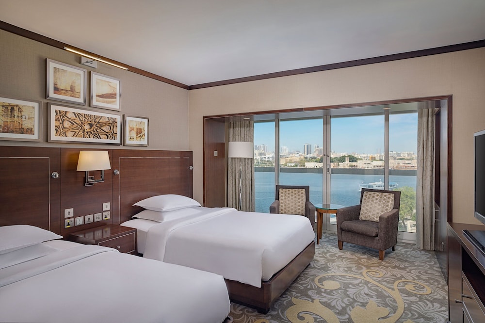 Sheraton Dubai Creek Hotel & Towers — Hotel rooms in Dubai