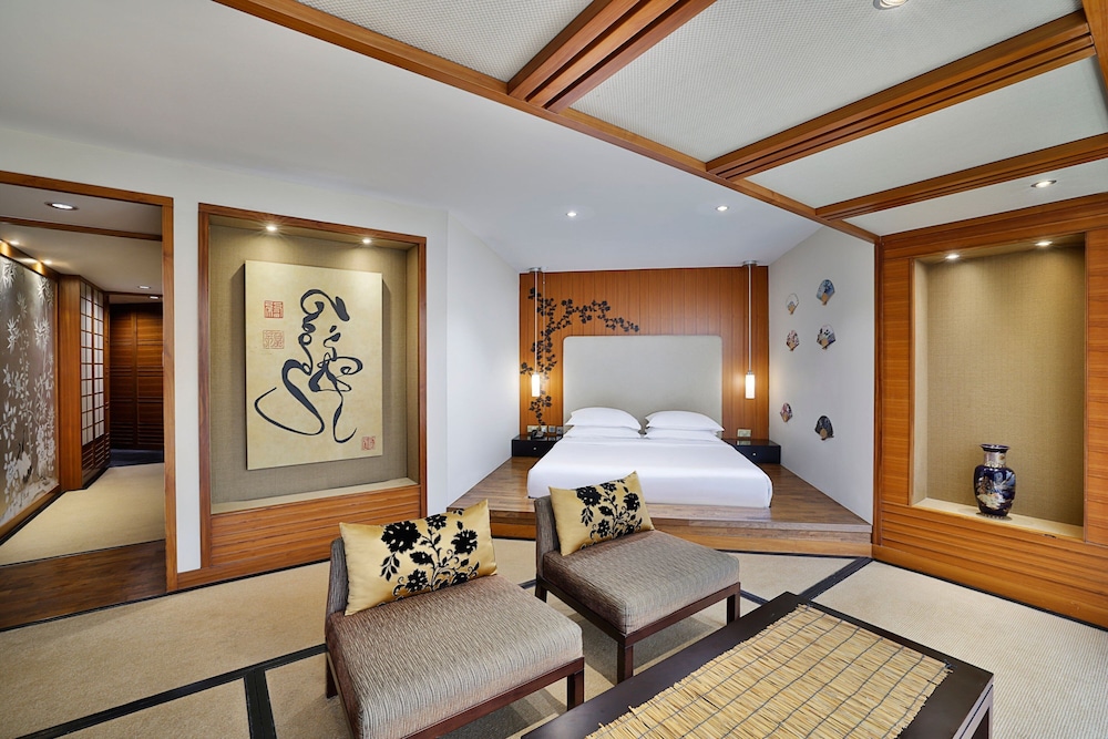 Sheraton Dubai Creek Hotel & Towers — Hotel rooms in Dubai