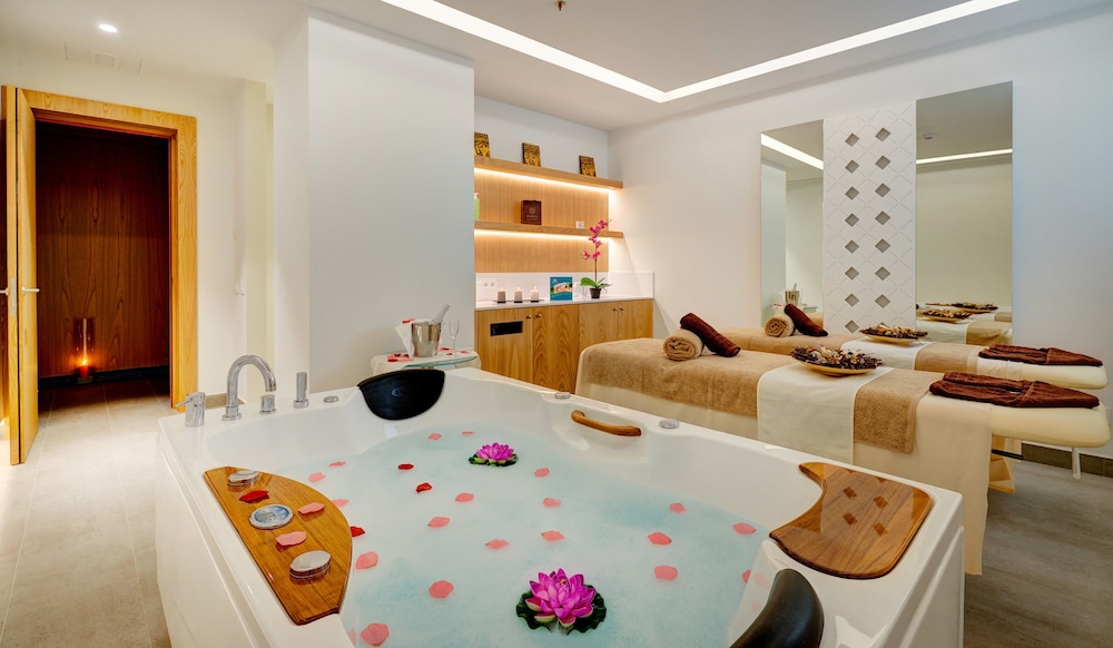Hipotels Playa de Palma Palace — Spa in Playa de Palma, Balearic Islands