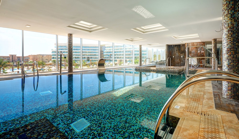 Hipotels Playa de Palma Palace — Swimming pool in Playa de Palma, Balearic Islands