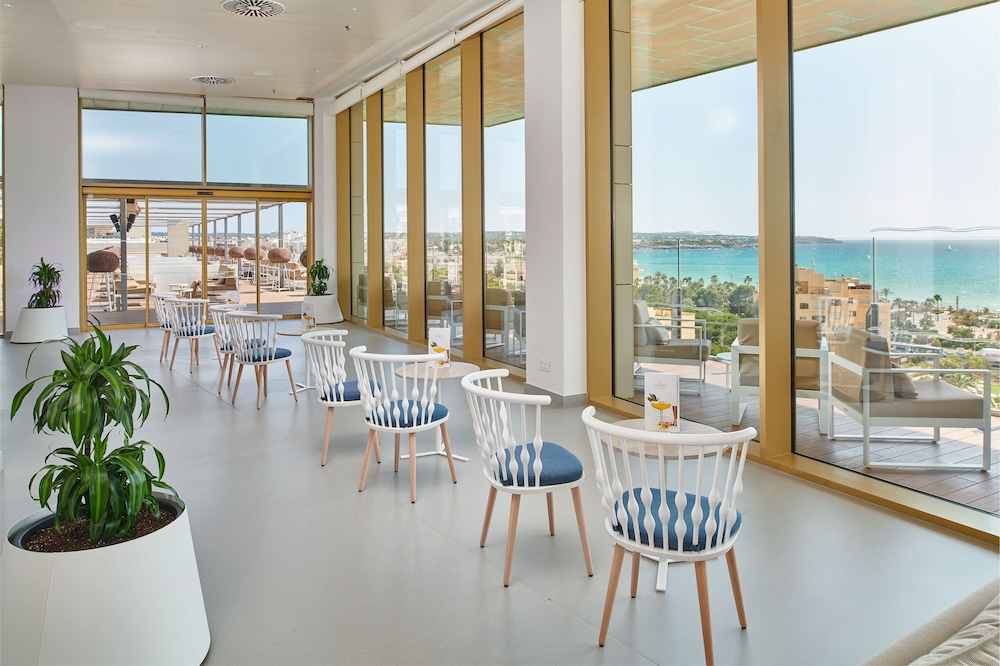 Hipotels Playa de Palma Palace — Restaurant & bars in Playa de Palma, Balearic Islands