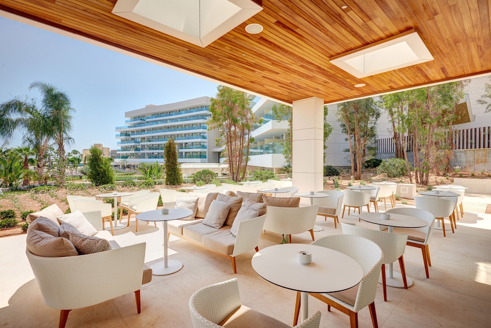 Hipotels Playa de Palma Palace — Restaurant & bars in Playa de Palma, Balearic Islands