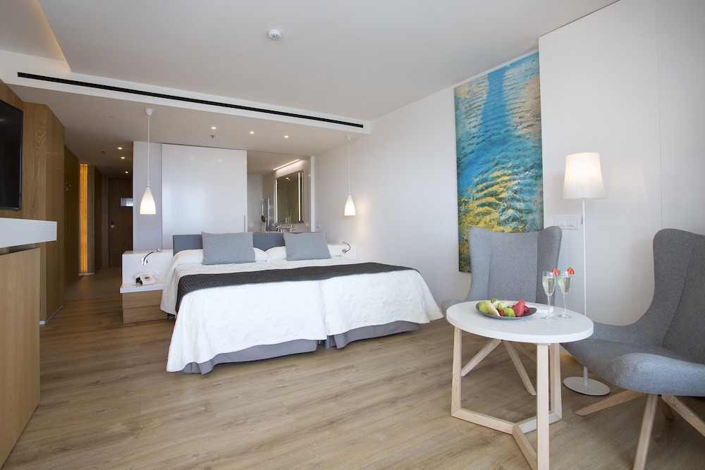 Hipotels Playa de Palma Palace — Hotel rooms in Playa de Palma, Balearic Islands