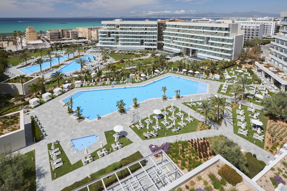 Hipotels Playa de Palma Palace — Swimming pool in Playa de Palma, Balearic Islands