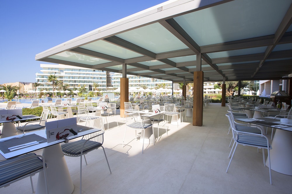 Hipotels Playa de Palma Palace — Restaurant & bars in Playa de Palma, Balearic Islands