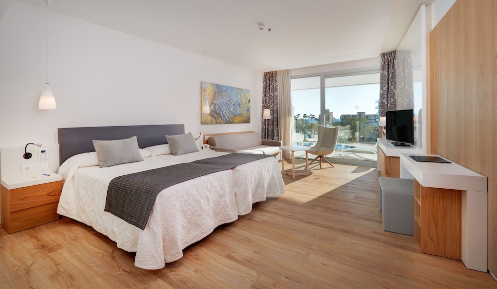 Hipotels Playa de Palma Palace — Hotel rooms in Playa de Palma, Balearic Islands
