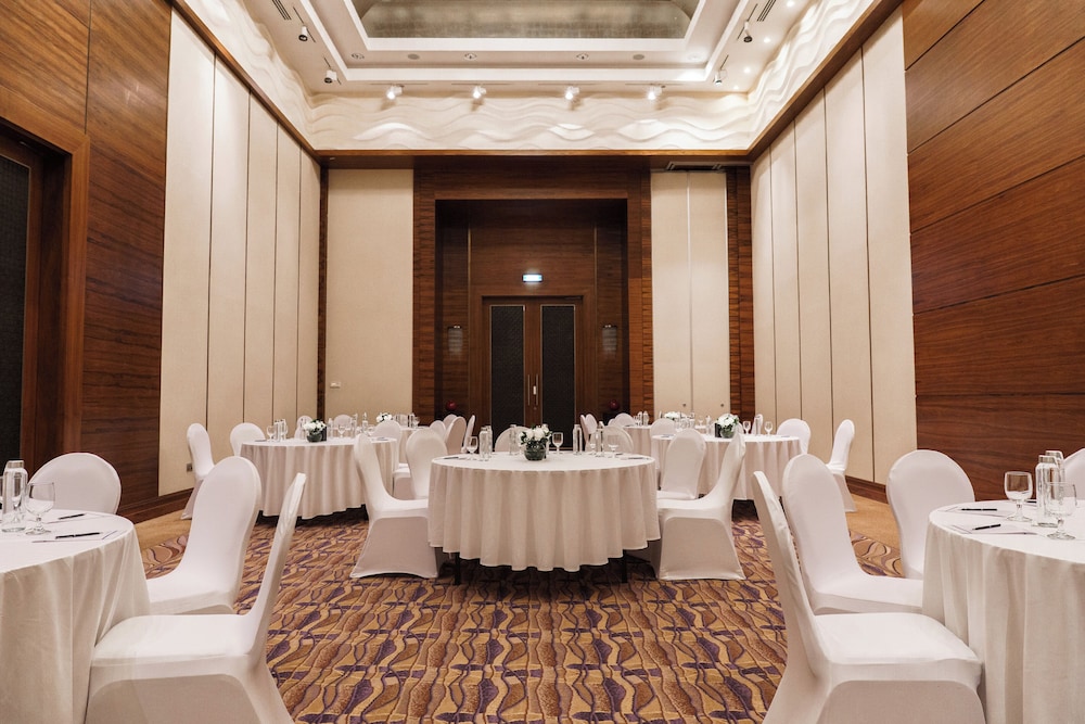 Amwaj Rotana, Jumeirah Beach - Dubai — Restaurant & bars in Dubai
