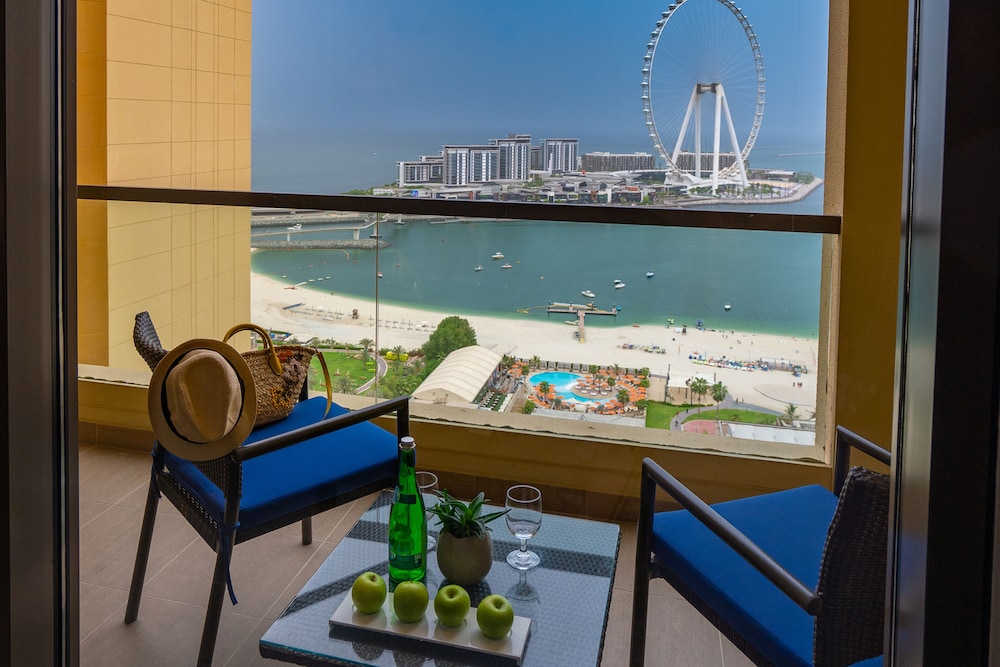 Amwaj Rotana, Jumeirah Beach - Dubai — Hotel rooms in Dubai