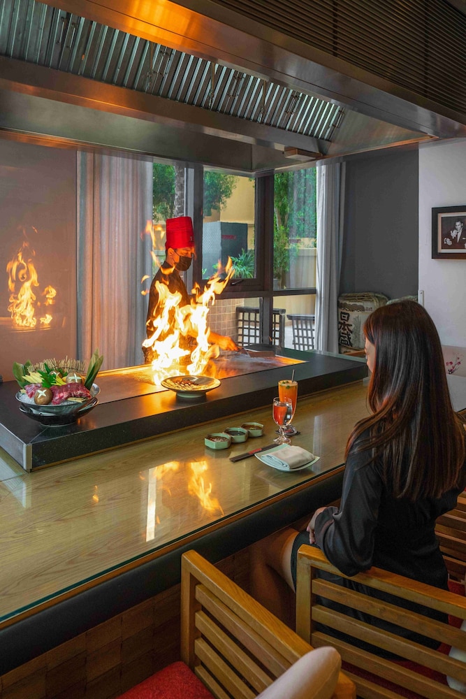 Amwaj Rotana, Jumeirah Beach - Dubai — Restaurant & bars in Dubai