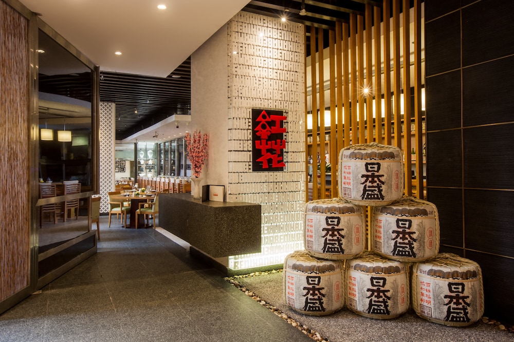 Amwaj Rotana, Jumeirah Beach - Dubai — Restaurant & bars in Dubai