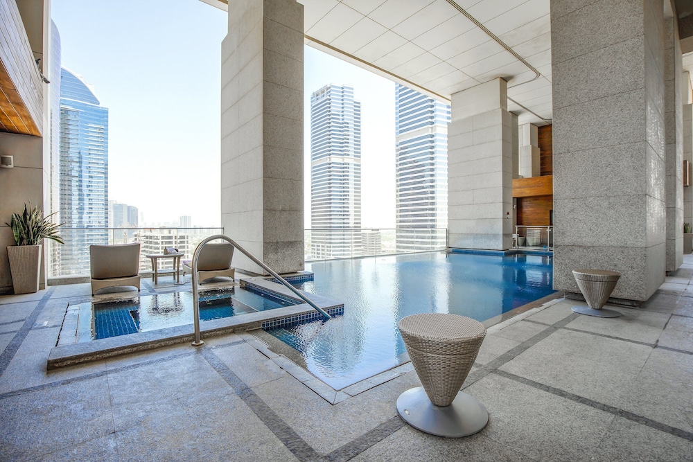 voco Bonnington Dubai by IHG — Swimming pool in Dubai