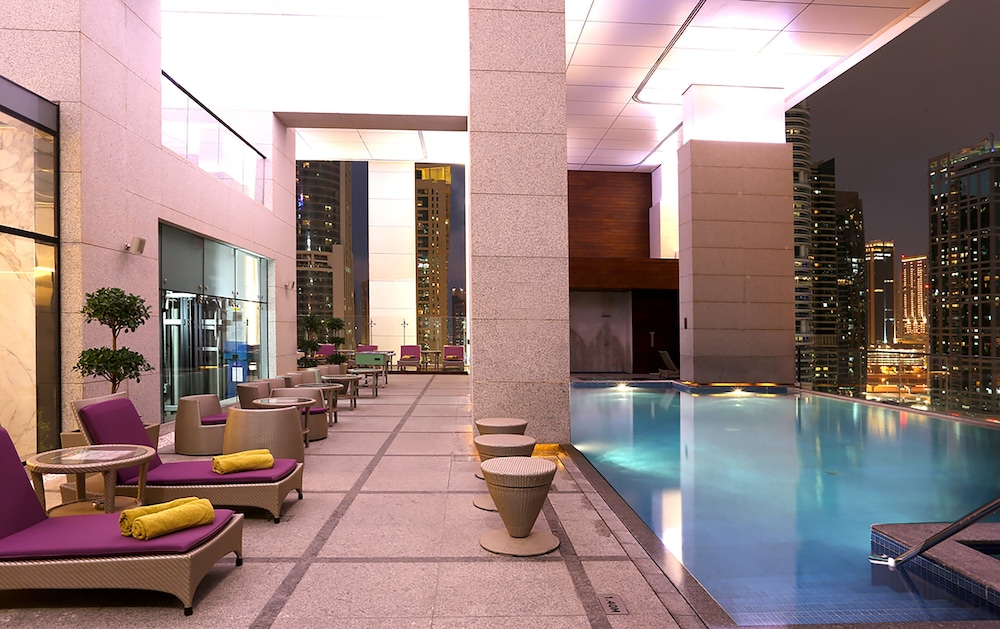 voco Bonnington Dubai by IHG — Swimming pool in Dubai