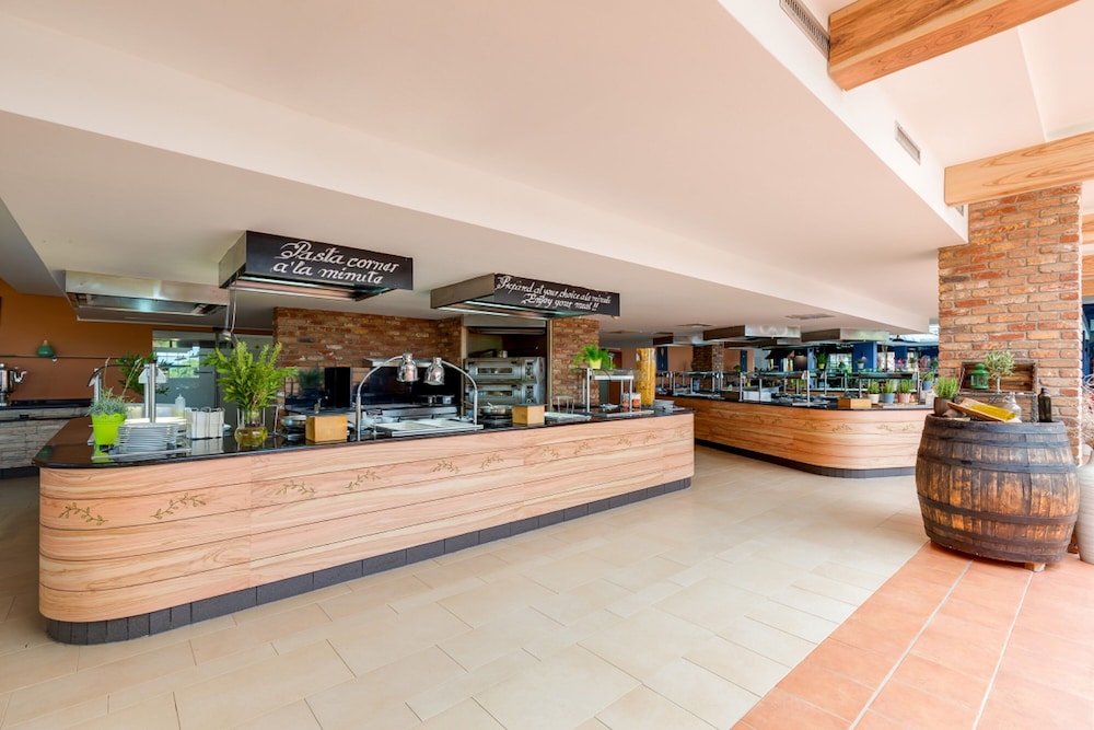 Valamar Tamaris Resort — Restaurant in Tar, Istria