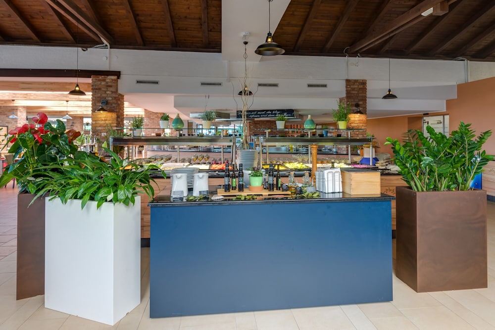 Valamar Tamaris Resort — Restaurant in Tar, Istria