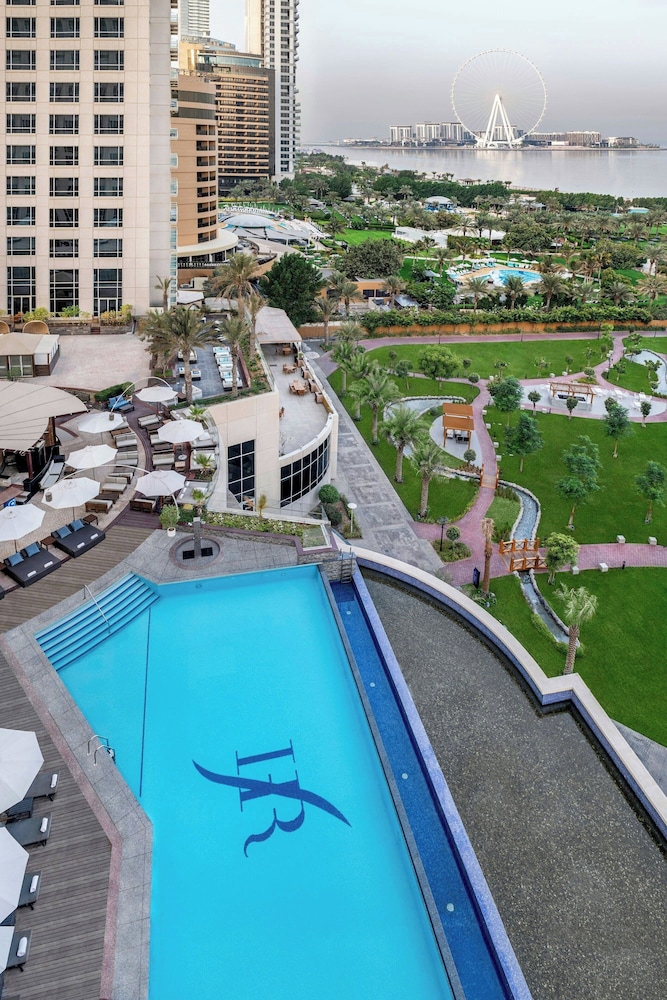 Al Habtoor Grand Resort, Autograph Collection® — Swimming pool in Dubai