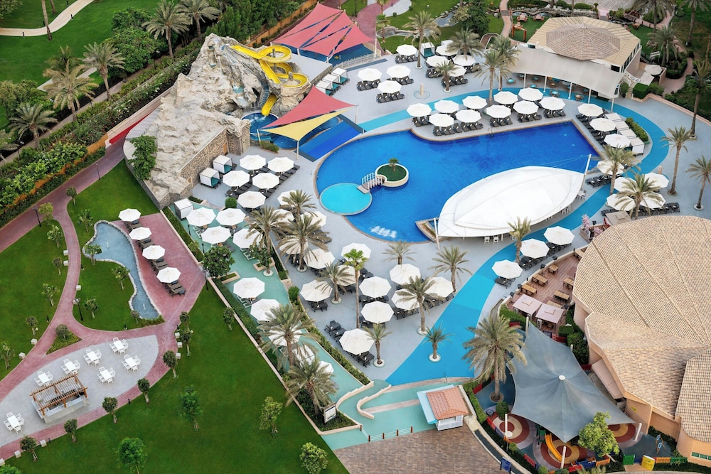 Al Habtoor Grand Resort, Autograph Collection® — Swimming pool in Dubai