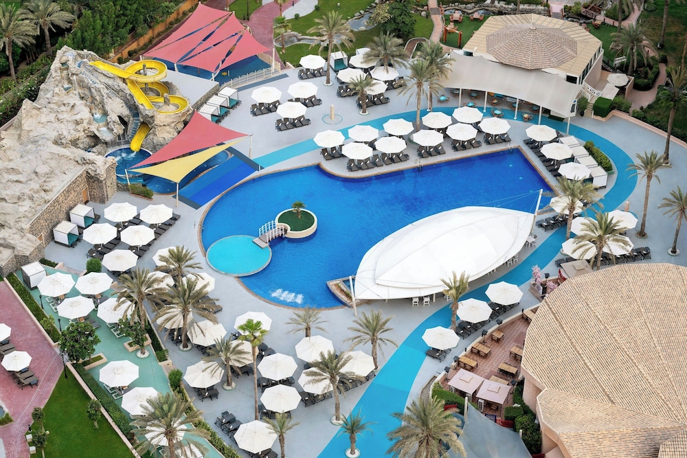 Al Habtoor Grand Resort, Autograph Collection® — Swimming pool in Dubai