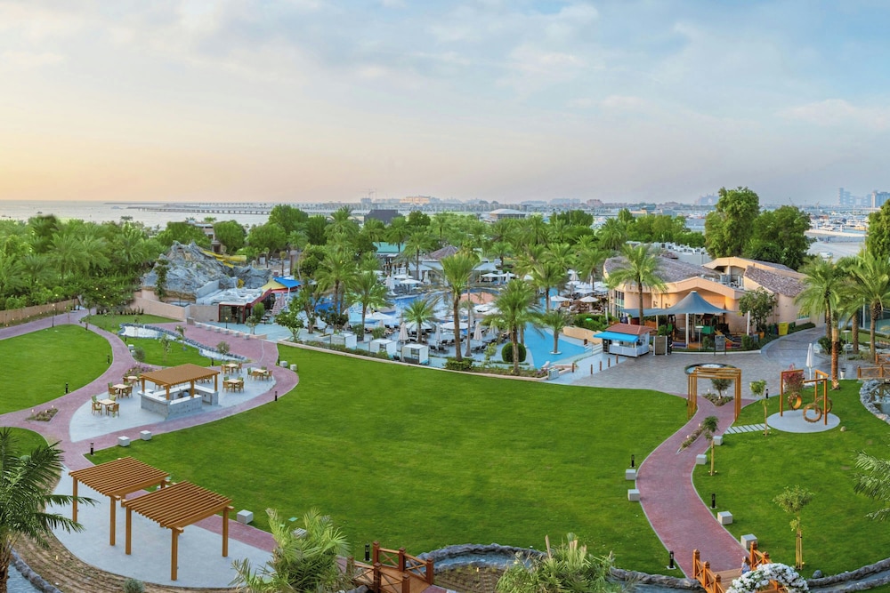 Al Habtoor Grand Resort, Autograph Collection® — Swimming pool in Dubai