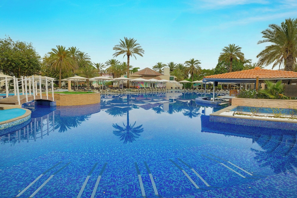 Al Habtoor Grand Resort, Autograph Collection® — Swimming pool in Dubai