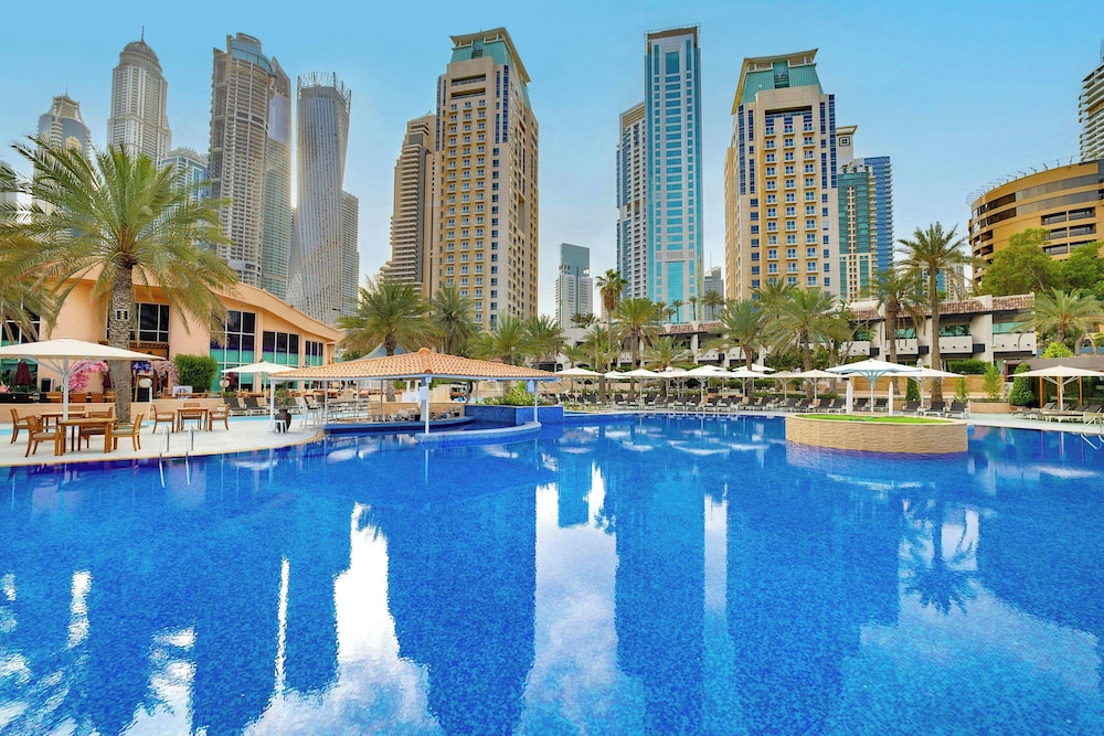 Al Habtoor Grand Resort, Autograph Collection® — Swimming pool in Dubai