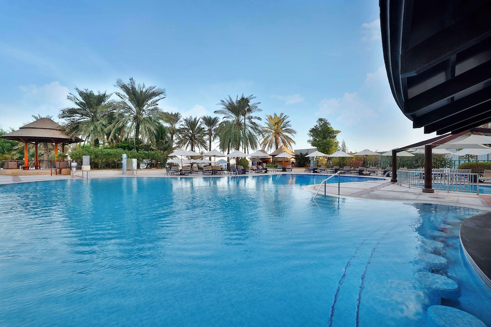 Hilton Dubai Jumeirah — Swimming pool in Dubai